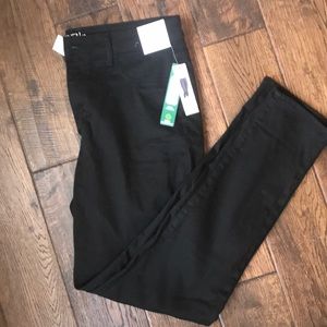 Black Skinny Sculpting Jegging Jean